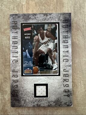 1999-00 Victory Antonio McDyess Nuggets Game-Worn Piece of Jersey Card